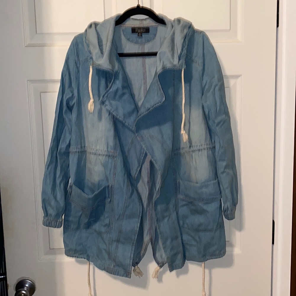 Light chambray jacket with hood